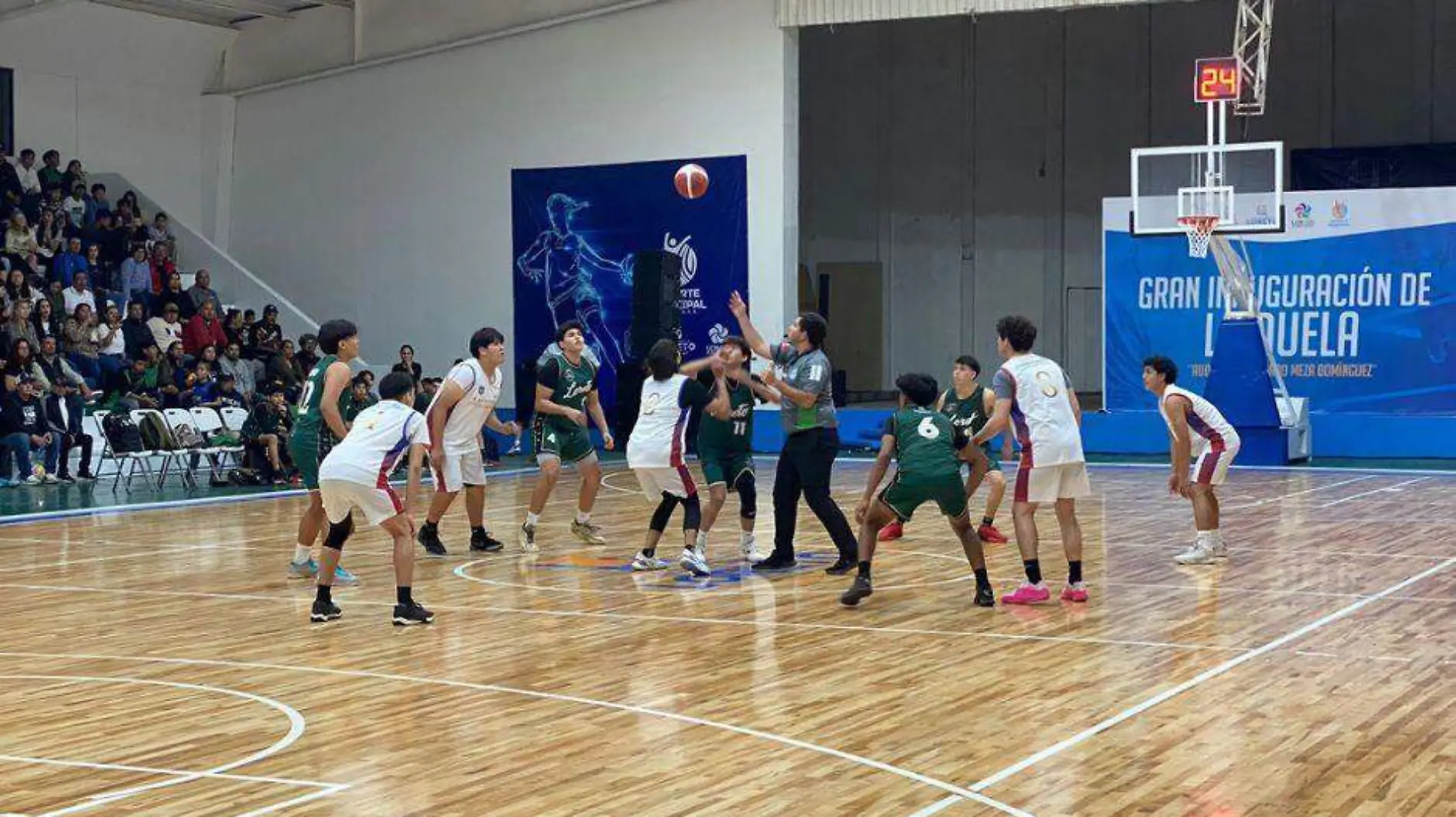 Estrenan duela de basquetbol en Loreto